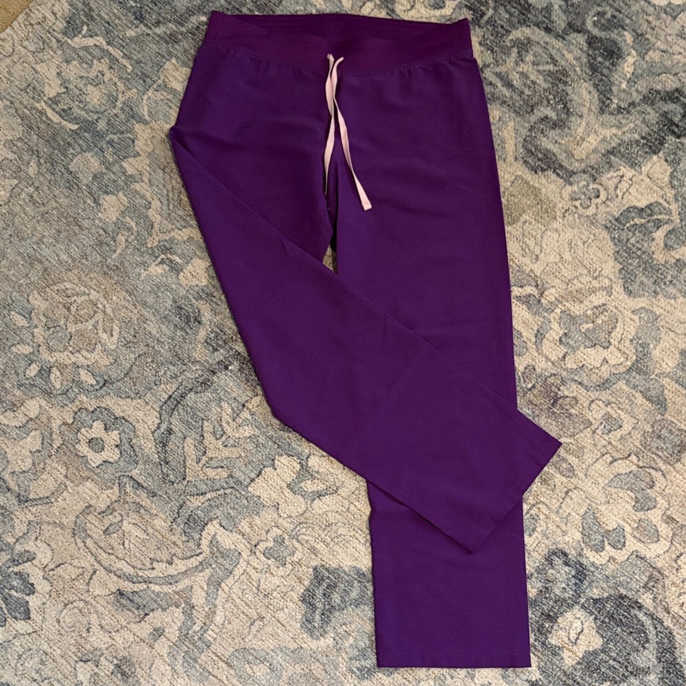 Figs Ultraviolet Magic Purple Livingston
M